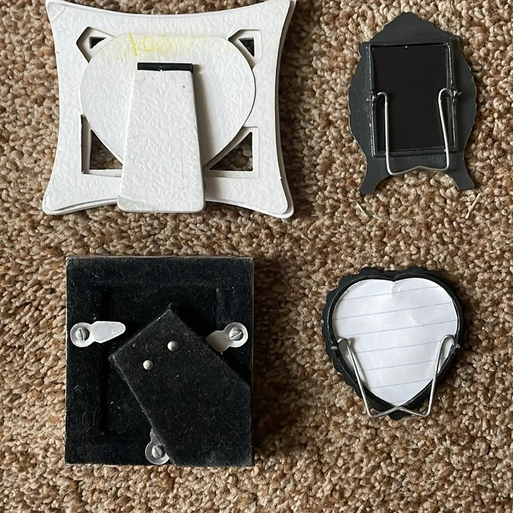 Bundle of 4 small picture frames